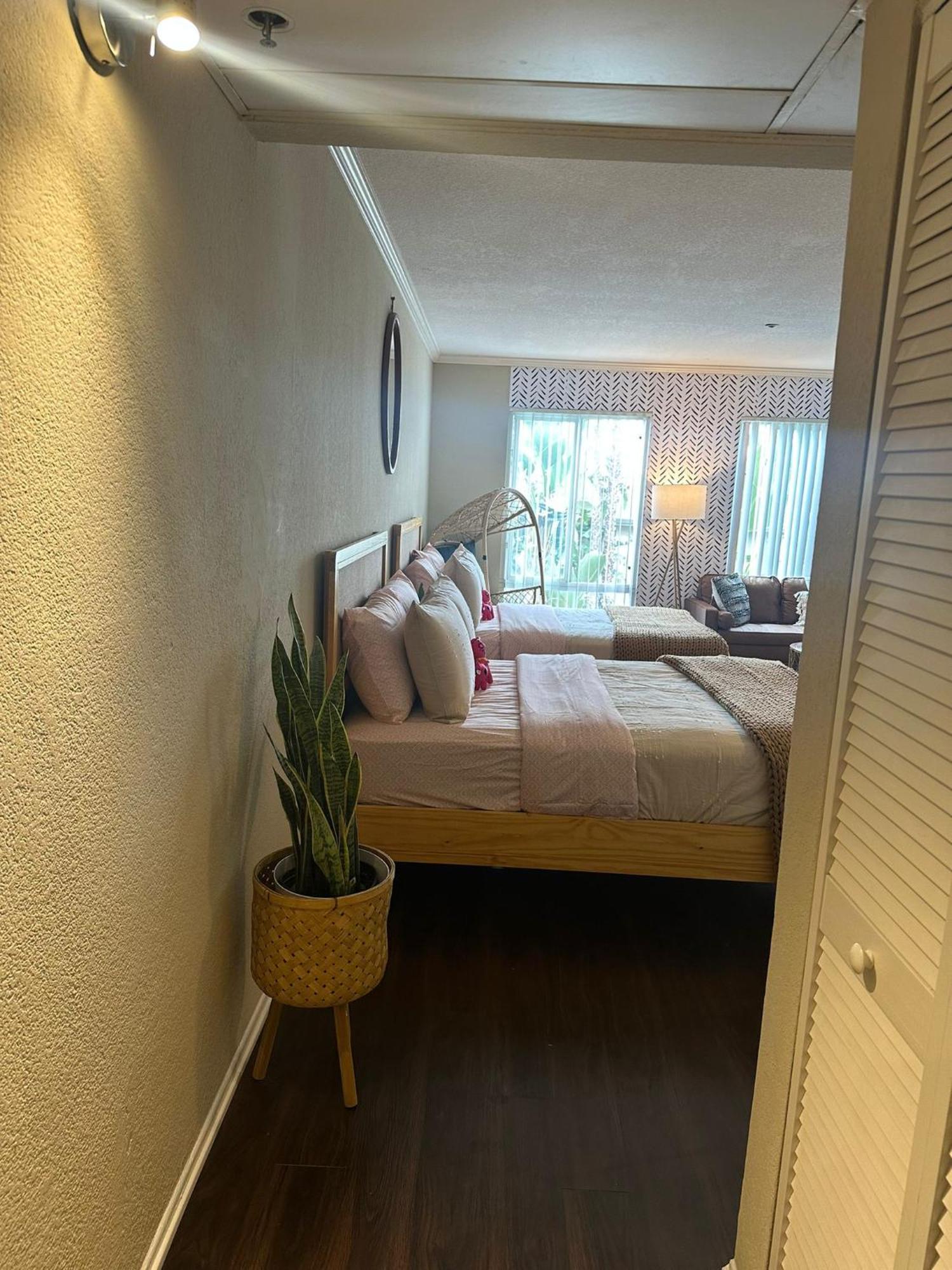 Loft Apartments At Hollywood Free Parking Close To Studios Universal Los Angeles Exterior photo