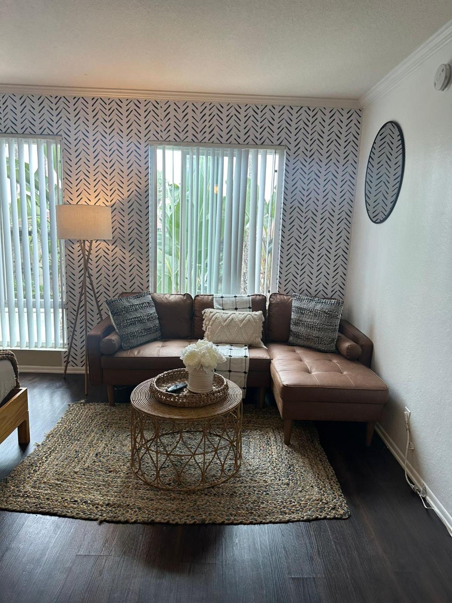 Loft Apartments At Hollywood Free Parking Close To Studios Universal Los Angeles Exterior photo